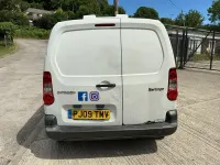 Used Citroën Berlingo 75 HP (55 kW) 2009 White MPV