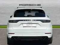 Used Porsche Cayenne Platinum Edition 335 HP (246 kW) 2022 White SUV