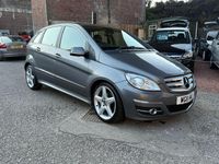 Begagnad Mercedes B180 109 HK (80 kW) 2011 Grå Minibuss