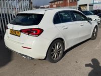 Begagnad Mercedes A180 2019 Vit Halvkombi