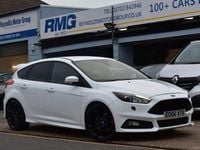 Begagnad Ford Focus ST 250 HK (183 kW) 2016 Vit Halvkombi