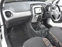 Used Citroën C1 Feel 68 HP (50 kW) 2014 White Hatchback