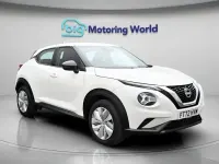 Używany Nissan Juke Acenta 114 KM (83 kW) 2023 Biały SUV