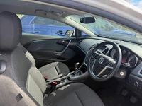 Used Vauxhall Astra GTC Edition 140 HP (102 kW) 2016 White Coupe