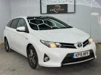 Used Toyota Auris Hybrid 2015 White Estate