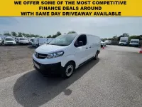 Second-hand Vauxhall Vivaro S 100 CP (73 kW) 2023 Alb Monovolum