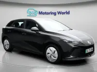 Begagnad MG MG4 EV SE 319 kW (435 HK) 2023 Svart Halvkombi