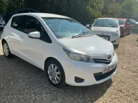 Used Toyota Yaris 99 HP (72 kW) 2013 White Hatchback