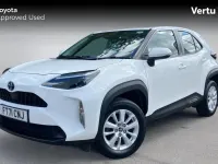 Used Toyota Yaris Hybrid 116 HP (85 kW) 2022 Pure white (solid paint) Estate