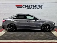 Usado Mercedes A35 AMG AMG 302 HP (222 kW) 2020 Cinzento Sedan