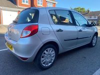 Używany Renault Clio II Expression 2009 Srebrny Hatchback