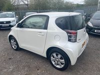 Used Toyota iQ 68 HP (50 kW) 2012 White Hatchback