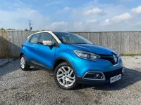 Used Renault Captur Dynamique 90 HP (66 kW) 2015 Blue/cream SUV
