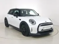 Usado Mini Cooper Classic 134 HP (98 kW) 2023 Branco Citadino