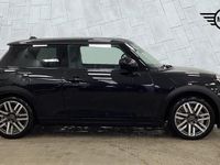 Usado Mini Cooper Hatch 113 kW (154 HP) 2025 Preto Citadino