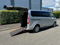 Usado Ford Tourneo Titanium 130 HP (95 kW) 2020 Prateado Monovolume