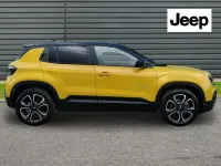 Begagnad Jeep Avenger Summit 114 kW (156 HK) 2025 Gul SUV