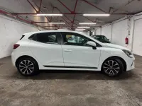 Used Renault Clio Iconic 90 HP (66 kW) 2021 White Hatchback