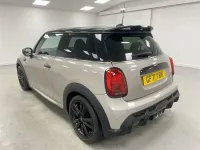 Usado Mini Cooper Hatch 2021 Gris Utilitario