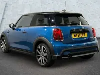 Używany Mini Cooper Classic 136 KM (100 kW) 2021 Niebieski Hatchback