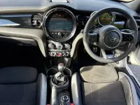 Używany Mini Cooper Hatch 134 KM (98 kW) 2022 Srebrny Hatchback