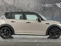 Usado Mini Cooper Premium 136 CV (100 kW) 2022 Gris Utilitario