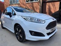 Begagnad Ford Fiesta Zetec 2016 Vit Halvkombi