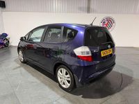 Begagnad Honda Jazz EX 100 HK (73 kW) 2009 Lila Halvkombi