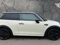 Begagnad Mini Cooper Hatch 134 HK (98 kW) 2021 Vit Halvkombi