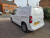 Second-hand Vauxhall Combo 100 CP (73 kW) 2023 Alb Monovolum