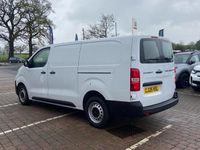 Second-hand Peugeot Expert 143 CP (105 kW) 2025 Alb Van