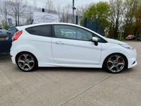 Used Ford Fiesta ST 182 HP (133 kW) 2014 White Hatchback