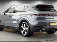 Begagnad Porsche Cayenne 470 HK (345 kW) 2024 Grå SUV
