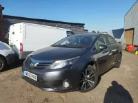 Usado Toyota Avensis 147 HP (108 kW) 2012 Cinzento Sedan