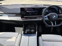 Usado BMW 530e M Sport 295 HP (216 kW) 2025 Cinzento
