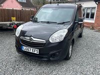 Second-hand Vauxhall Combo 105 CP (77 kW) 2017 Negru Monovolum