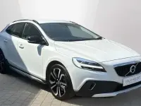 Used Volvo V40 Pro 150 HP (110 kW) 2018 White Hatchback