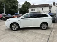 Used Mitsubishi Outlander P-HEV 2015 White Estate