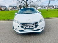 Used Peugeot 208 Allure 67 HP (49 kW) 2013 White Hatchback