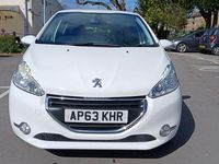 Used Peugeot 208 Allure 82 HP (60 kW) 2014 White Hatchback