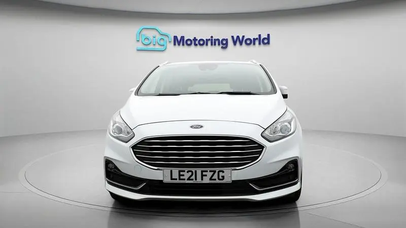 Begagnad Ford S-MAX Titanium 150 HK (110 kW) 2021 Vit Minibuss