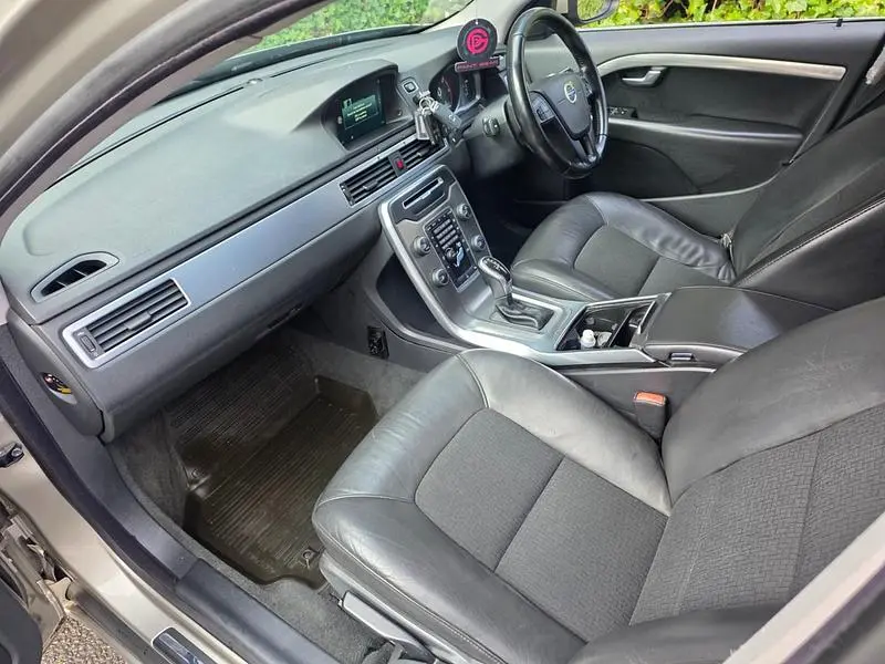 Używany Volvo V70 SE 2017 Złoty Kombi