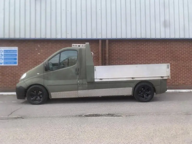 Usado Renault Trafic 115 HP (84 kW) 2009 Verde Monovolume