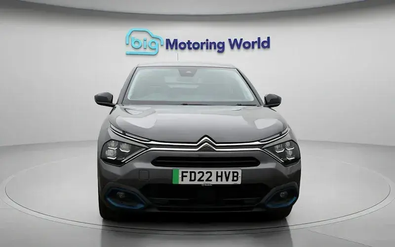 Begagnad Citroën e-C4 Shine 100 kW (136 HK) 2022 Grå Halvkombi