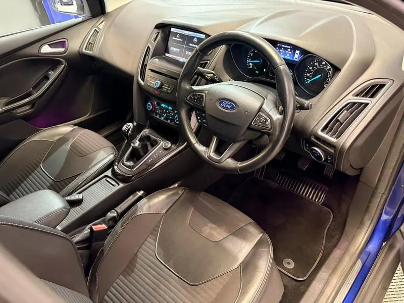 Begagnad Ford Focus Titanium X 125 HK (91 kW) 2016 Blå Halvkombi