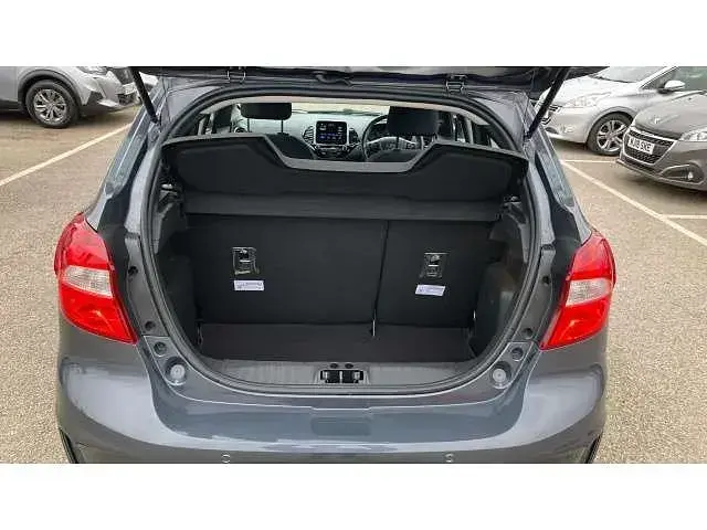 Usado Ford Ka Plus Zetec 70 HP (51 kW) 2018 Cinzento Citadino