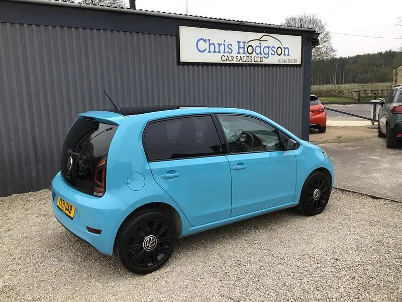 Usado VW up! Black Edition 65 HP (47 kW) 2021 Azul Citadino