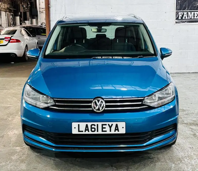 Begagnad VW Touran SE 2016 Blå Minibuss