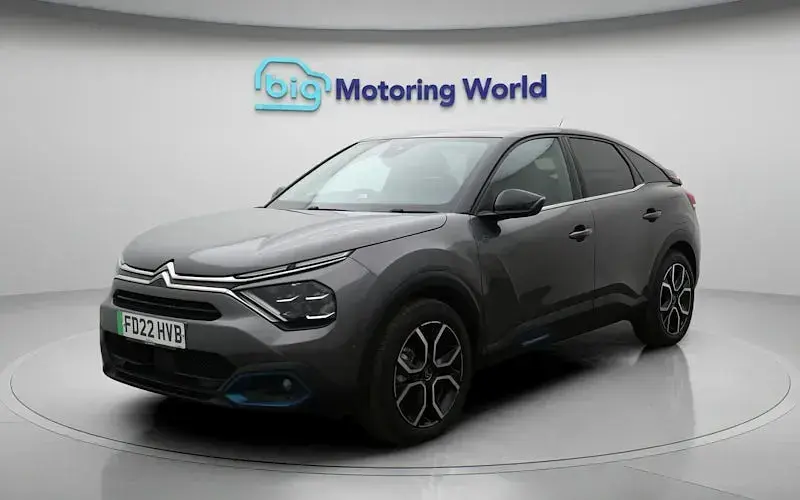 Begagnad Citroën e-C4 Shine 100 kW (136 HK) 2022 Grå Halvkombi
