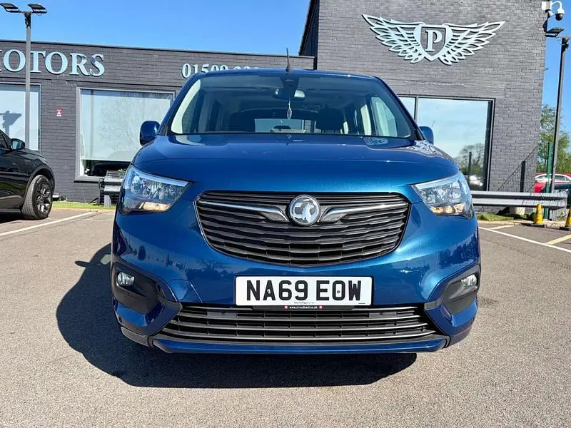 Begagnad Vauxhall Combo S 2019 Blå Minibuss